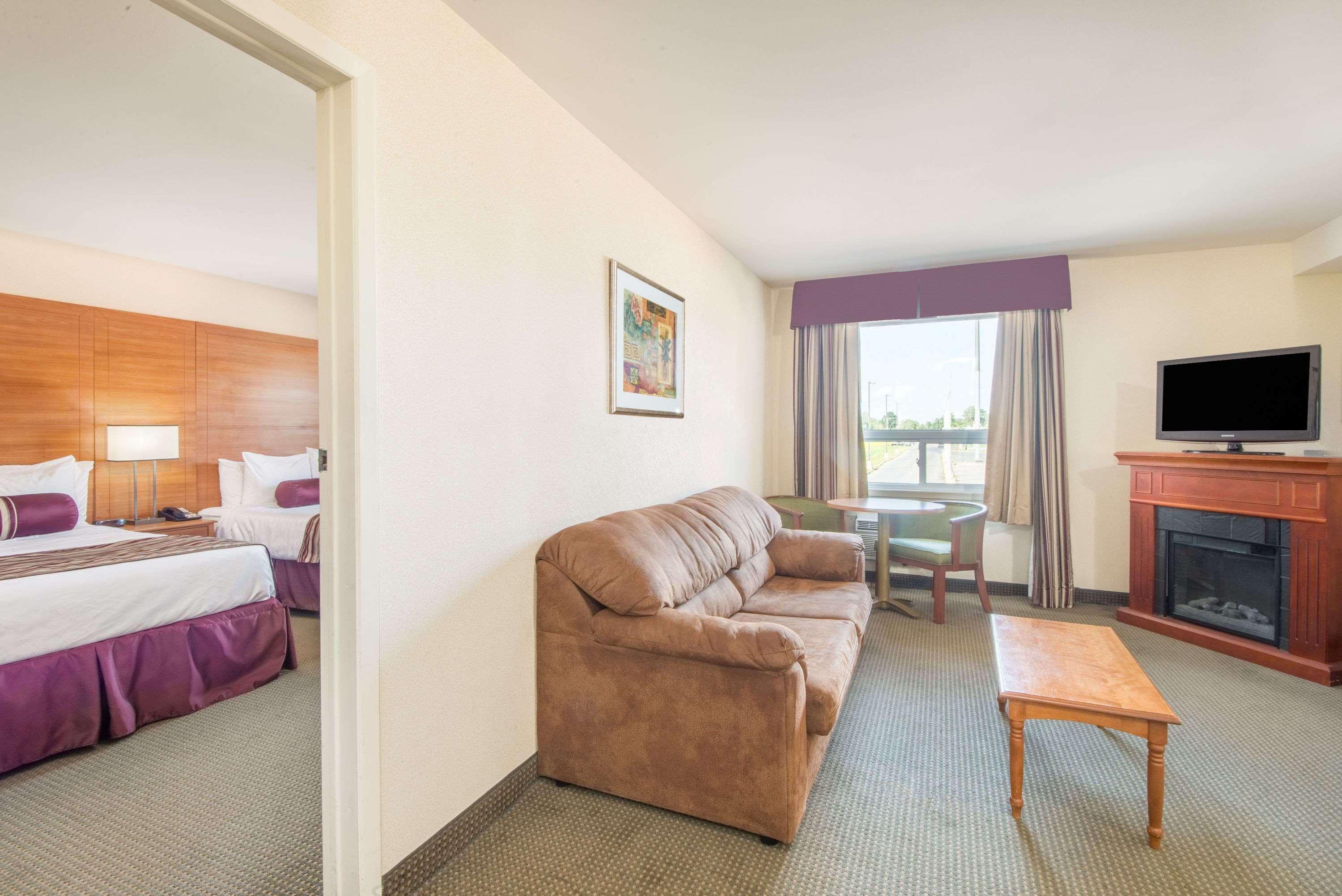 Super 8 By Wyndham Cornwall On Eksteriør bilde