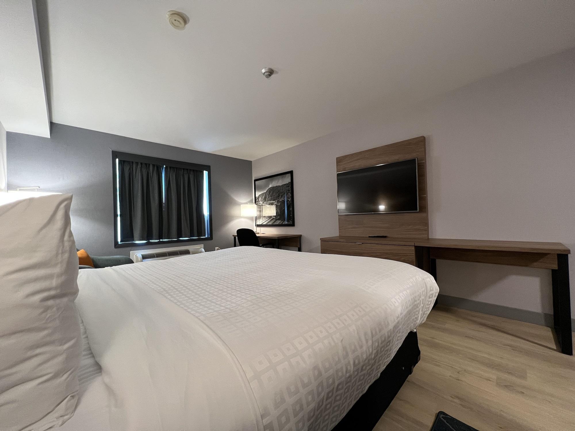 Super 8 By Wyndham Cornwall On Eksteriør bilde