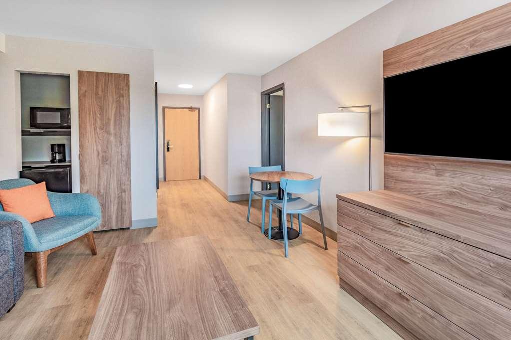 Super 8 By Wyndham Cornwall On Rom bilde