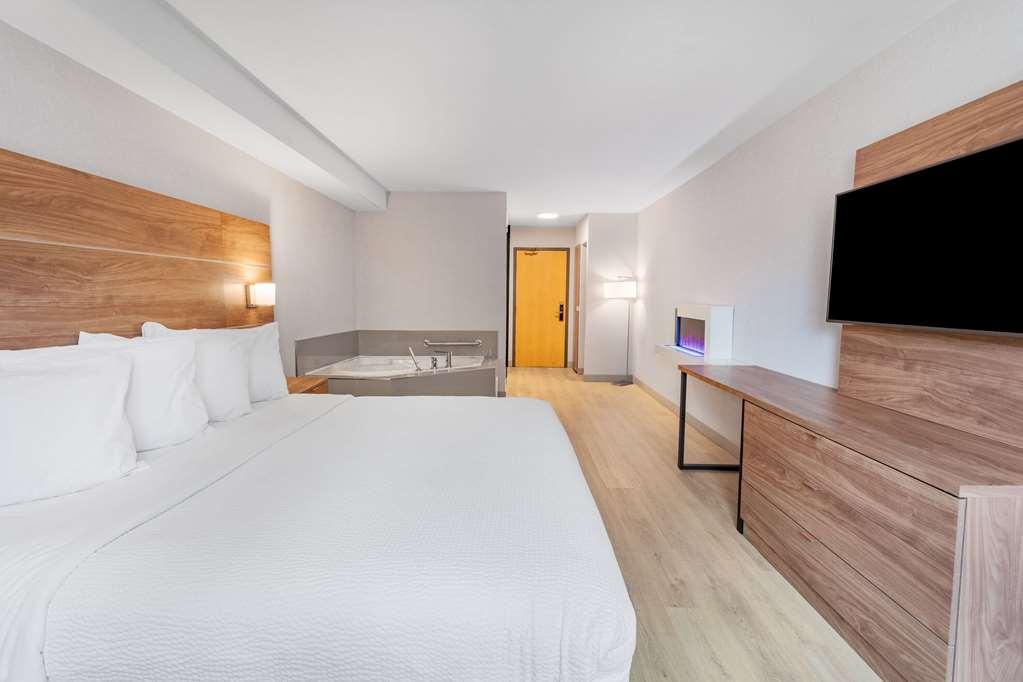 Super 8 By Wyndham Cornwall On Rom bilde