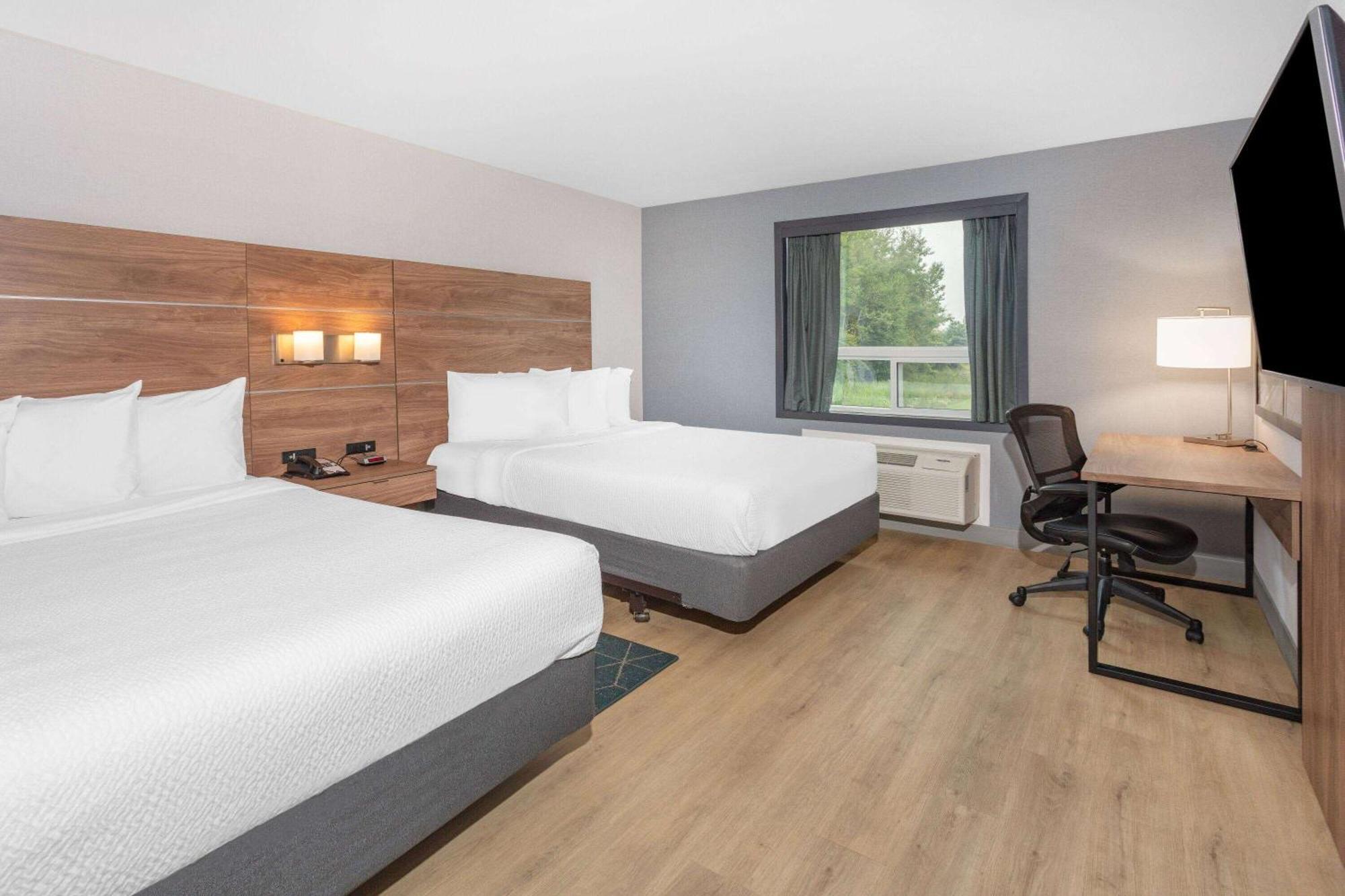 Super 8 By Wyndham Cornwall On Eksteriør bilde