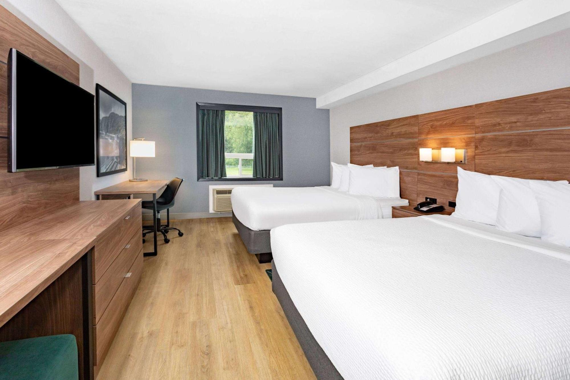 Super 8 By Wyndham Cornwall On Eksteriør bilde