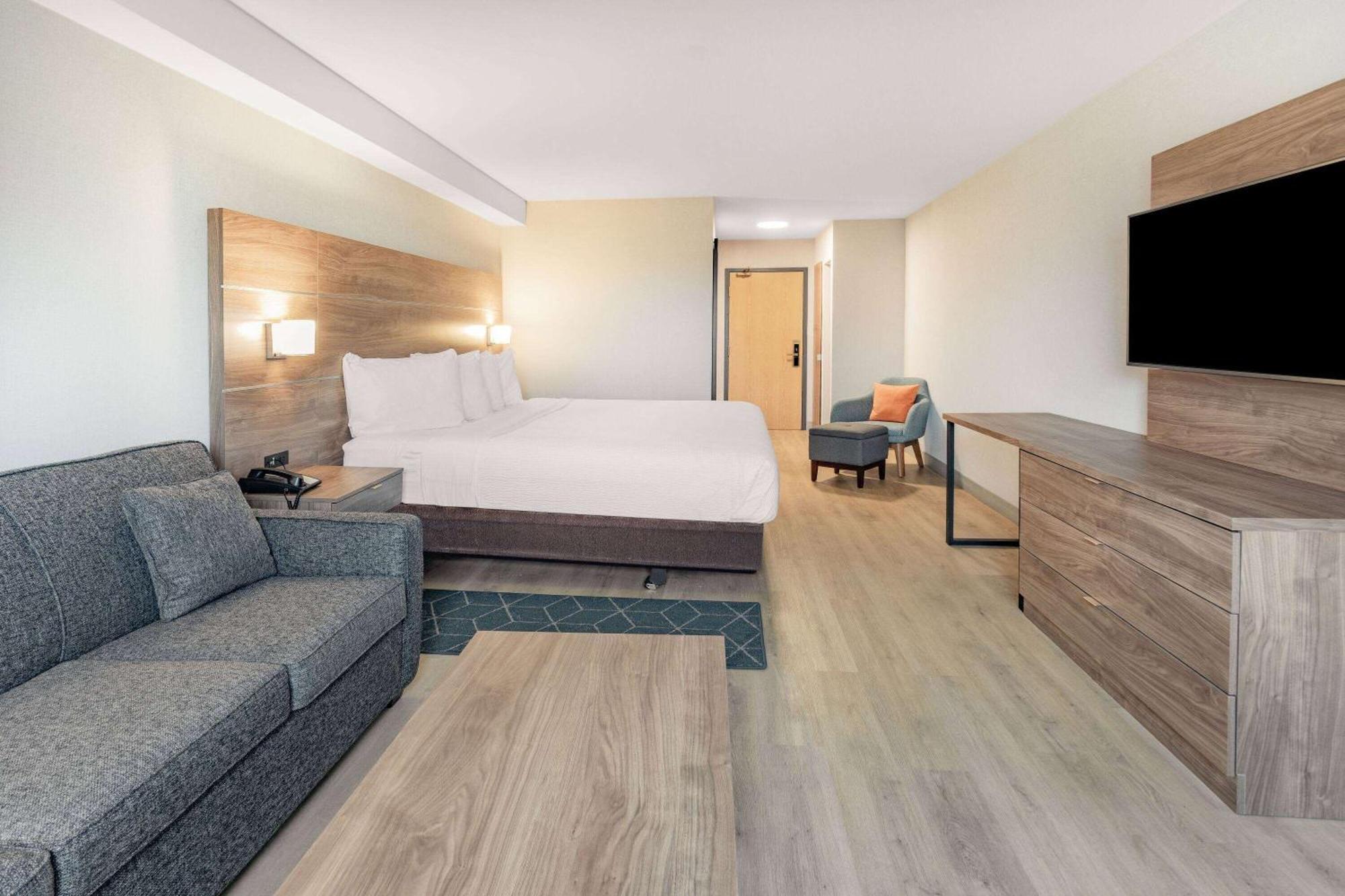 Super 8 By Wyndham Cornwall On Eksteriør bilde